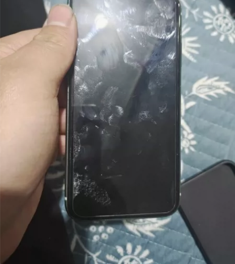 自己用的一个11，256的，换过原拆屏跟后...