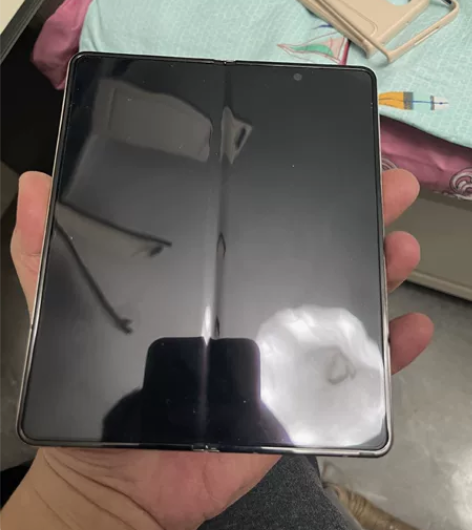 三星fold4国行256，金色，保修到23...