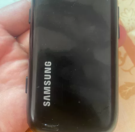 翻出来一台老款3g三星触屏手机，小巧可爱，...