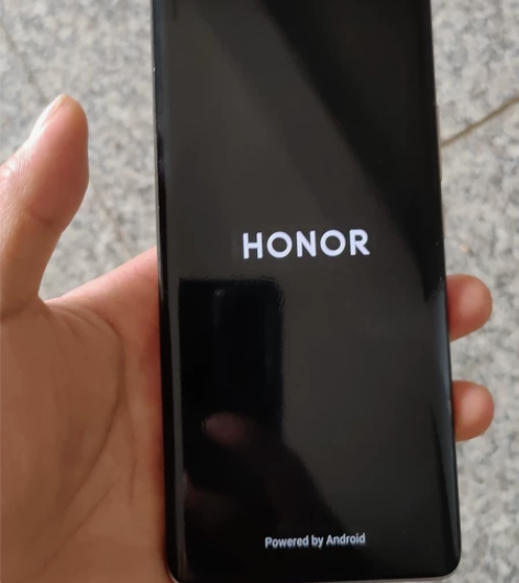 荣耀50//8成新,轻微划,运行内存8+1...