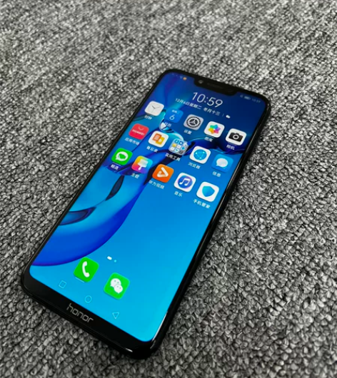 自用荣耀play6+64性能小钢炮，正常使...