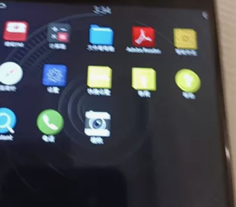 黑莓手机，正常开机，后壳有点小划痕，电子产...