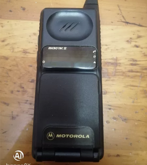 摩托罗拉手机大哥大 九十年代模拟机，不装卡...