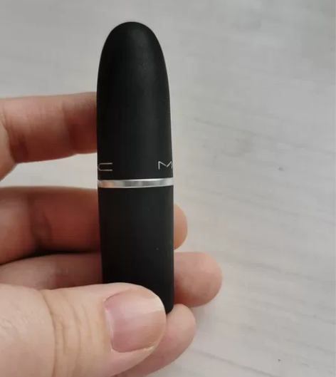 mac316 口红放包包里会有磨损，使用如...