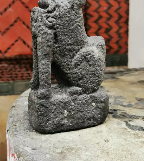 明清镇纸兽 青石雕,高度20公分 长12公...