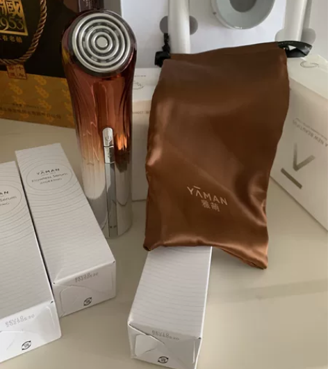 旗舰店雅萌五代美容仪,四瓶凝胶 感兴趣的话...