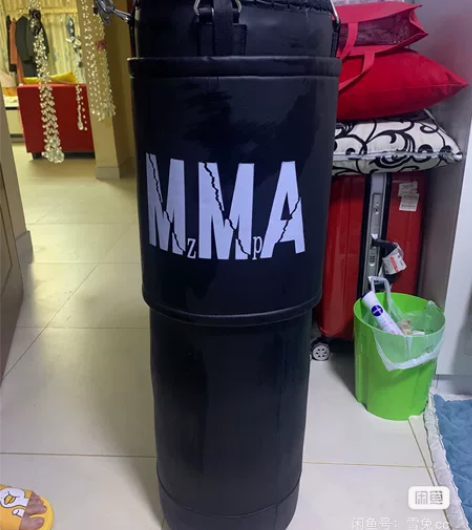 新手吊式拳击沙袋，基本全新，手感很好， 感...