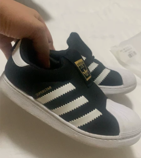 阿迪贝壳头孩子穿过的有明显穿着痕迹 图片实...