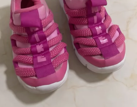 耐克NIKE 毛毛虫旅游鞋 尺码11C。穿...