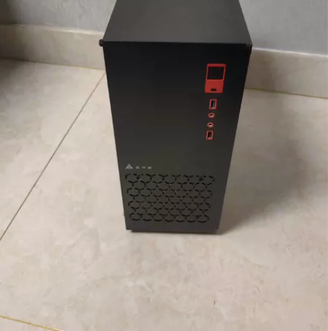 机箱，空箱！！！带两背光风扇。仅自提！！！...