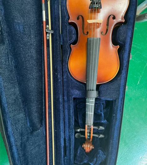 小提琴带琴盒，95成新，需要私聊 感兴趣的...