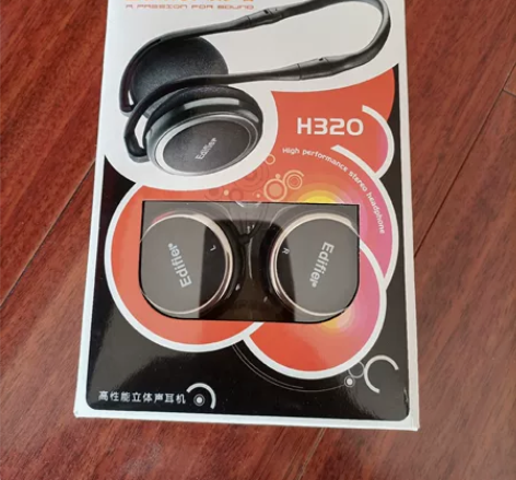 有线耳麦，其中漫步者H320一个，罗技千里...