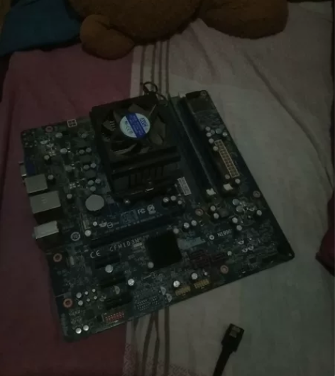 a8 3870主板内存套 自己在家玩LOL...