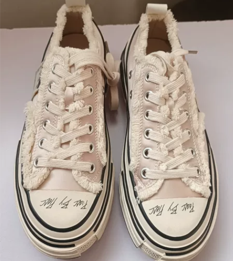 全新厚底舒适单鞋 感兴趣的话点“我想要”和...