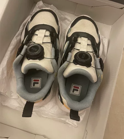 FILA斐乐小童运动鞋，专柜购买.穿了三个...