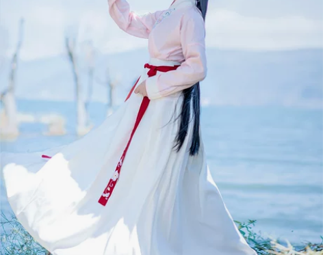 仅穿过一次，九成新。如梦霓裳汉服女装交领襦...