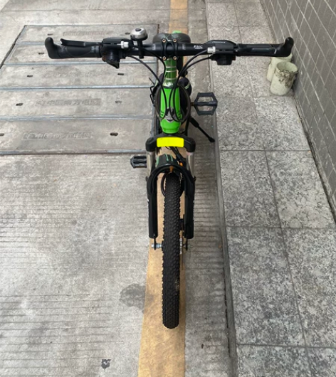 凤凰儿童自行车，自认为9成新 参考轮胎。其...