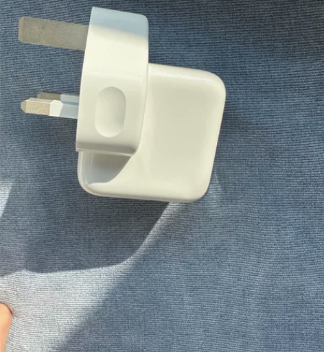 苹果港版原装充电头,10w的。全新没用过 ...