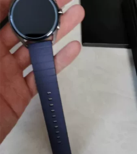 Armani 全新智能手表ART5008，...