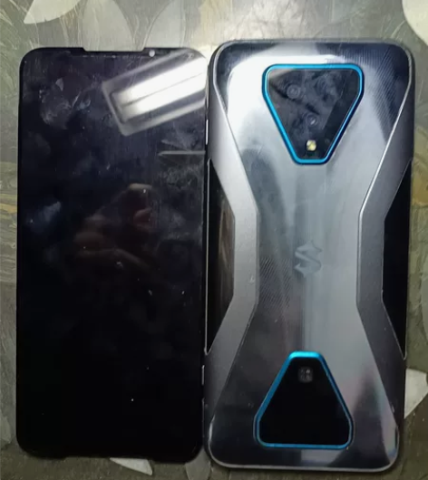 黑鲨3Pro8+256 去修结果屏幕排线被...