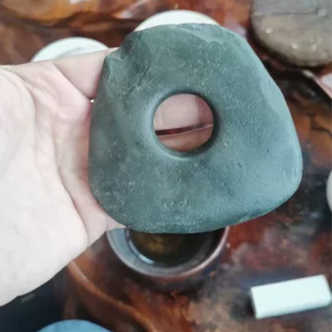 我看是石器时代氏族领袖的宝贝  石钺。 汉...