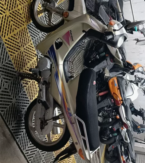 经典款豪爵弯梁摩托车，车况好，出力少，一共...