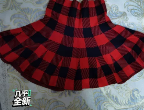 品牌型号 拉夏贝尔 S号，有弹性，A字百褶...