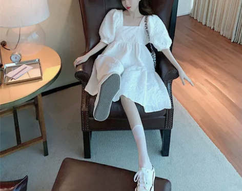 白色蓬蓬裙 均码 衣服太多闲置了 仅拍照穿...