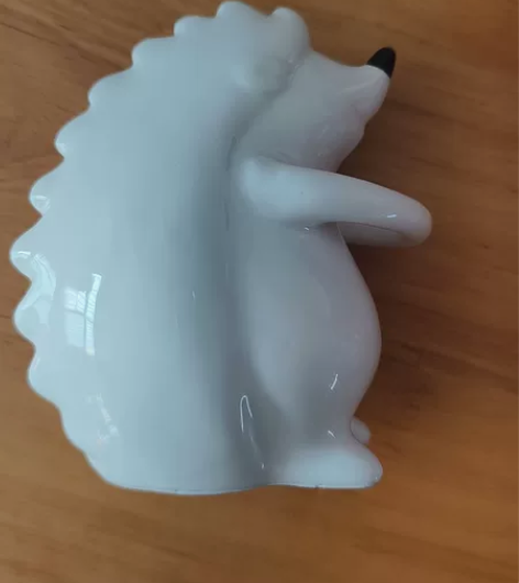 陶瓷刺猬摆件 空心 13cm左右 感兴趣的...