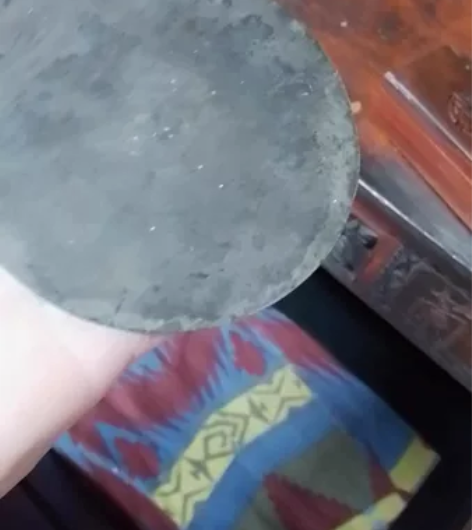 老铜镜,一眼大开门。背面鎏金工艺,部分以脱...