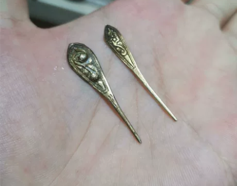 银簪子两个，鎏金，剔底，工艺不错，包老包真...