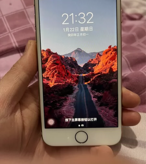 iPhone 8金色 64G 成色95新 ...