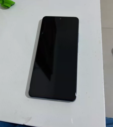 红米k40  6+128 95新 外壳轻微...