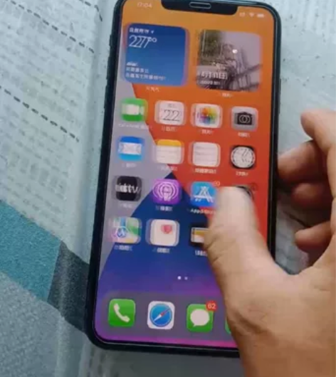 出一台本人自用的 苹果11pro Max ...
