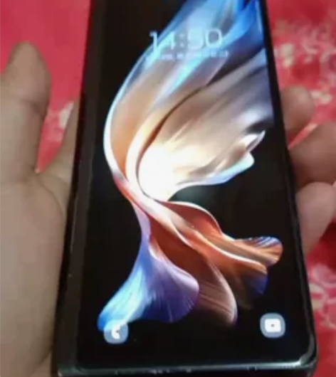 三星折叠手机 相中的联系 fold2家里人...
