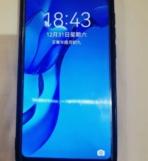 荣耀10 自家用手机 后盖微瑕疵 几乎无...
