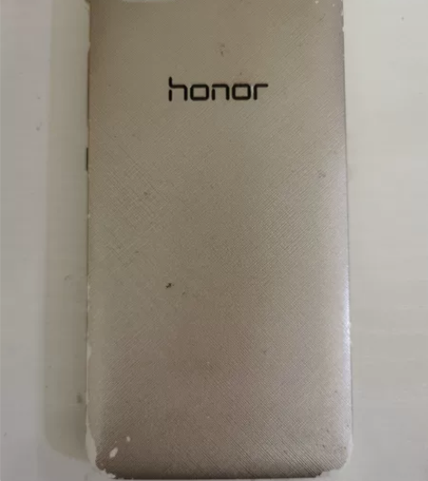 荣耀旧手机,可以开机使用 感兴趣的话点“我...