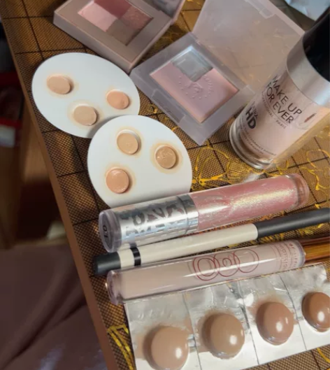 玫珂菲粉底以下所有打包出,69元 玫珂菲R...