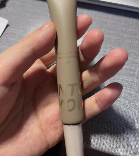 intoyou修容C1灰棕色 新年出闲置，...