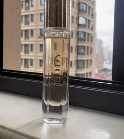 Burberry的裸纱EDP香水60ml，...