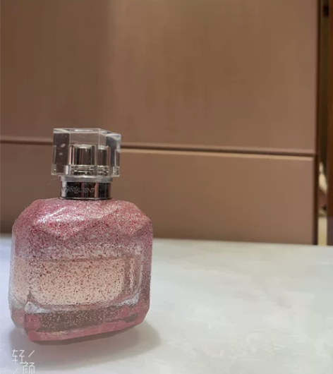限量款反转巴黎YSL香水剩余3分之2 感兴...