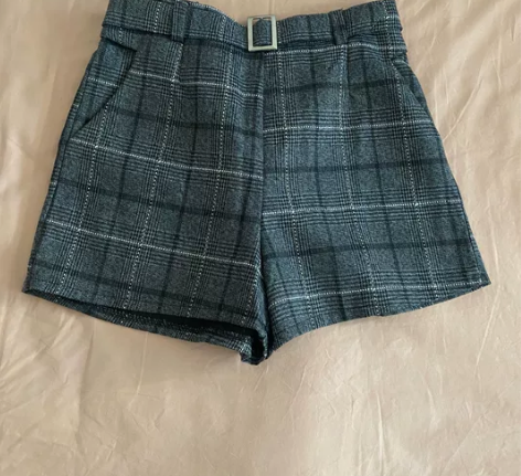 仅穿一次灰色格纹靴裤冬季短裤女尺码M 只穿...