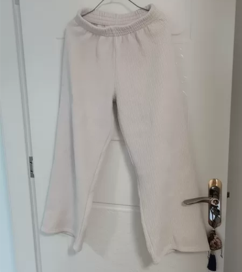 米白色加绒阔腿裤，L码，松紧腰围，裤长约8...