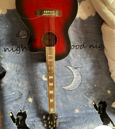 吉他，买了好几年了，一直吃灰。马上毕业了，...