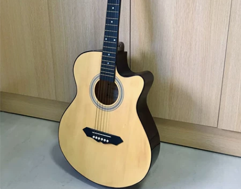 自用吉他 完好无损 本来想买的自己练的,后...