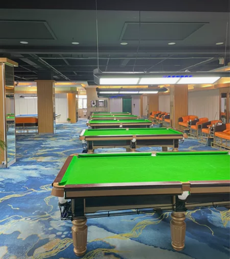 超大台球俱乐部。转让：面积有1000平，营...