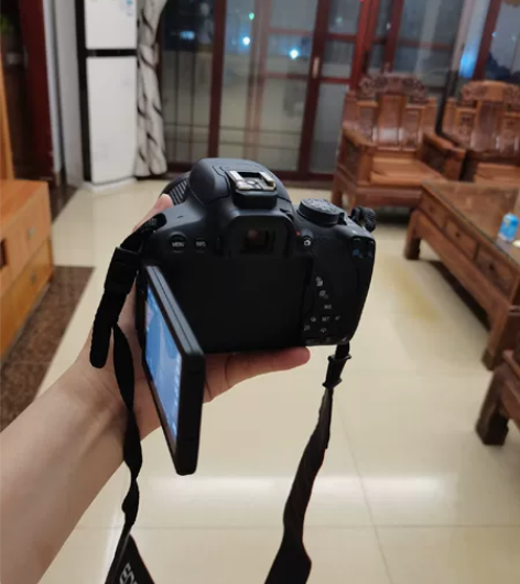 出售佳能700D 因为之前做淘宝买的单反,...