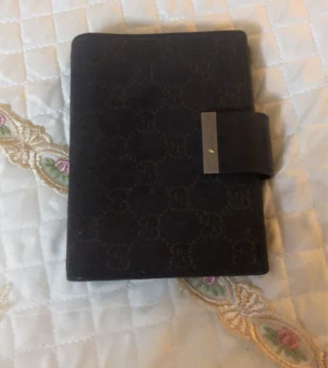 专柜正品gucci古琦随身笔记本,成色如图...