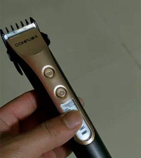康夫T114理发器！仅用一次！年少不知轻狂...