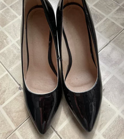 女士坡跟单鞋35码 感兴趣的话点“我想要”...